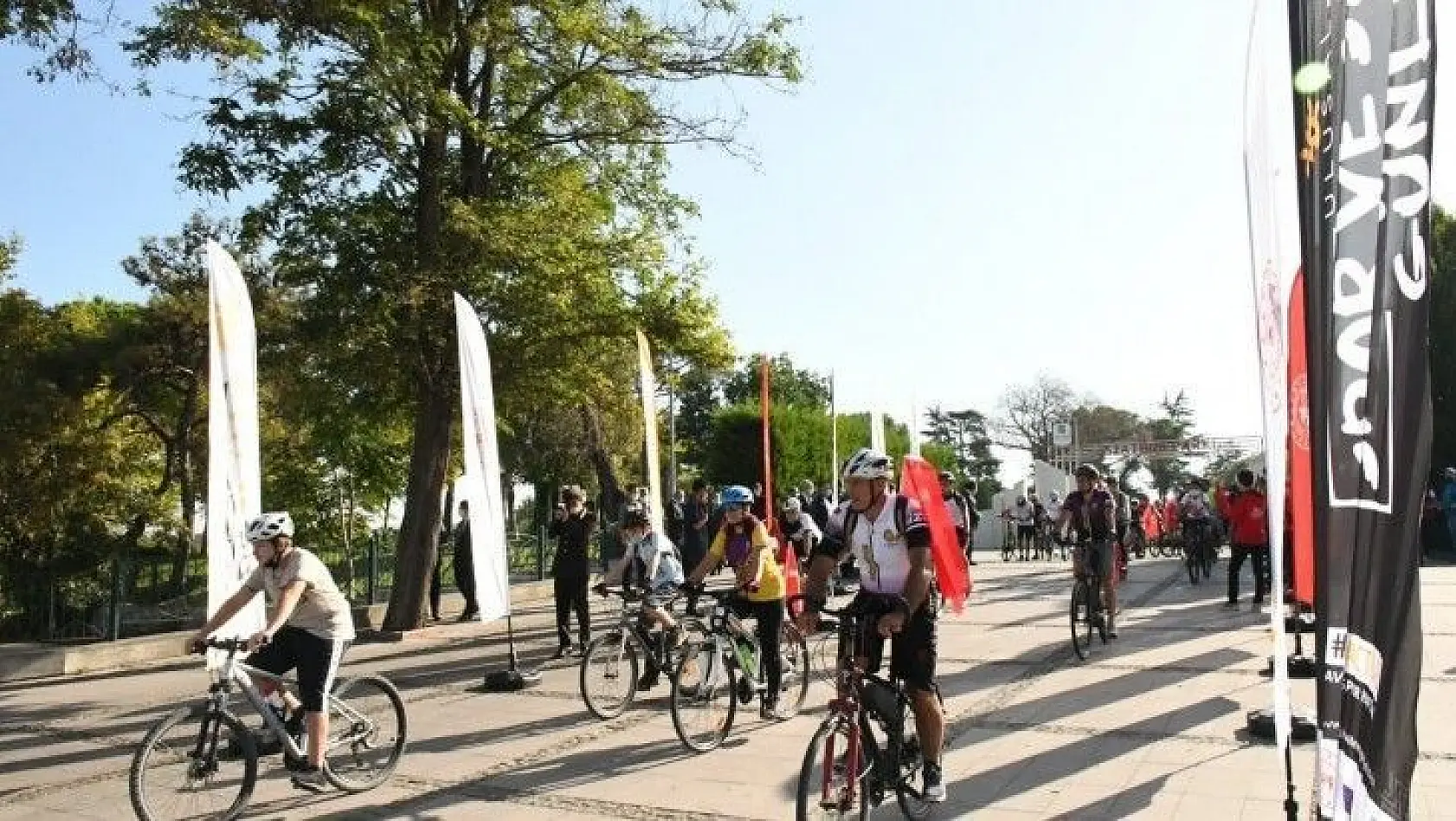 Balıkesir'de vatandaşlara Halk yürüyüşü ve bisiklet turu