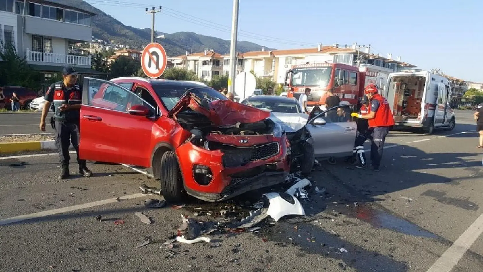 Balıkesir'de zincirleme trafik kazası: 4 yaralı
