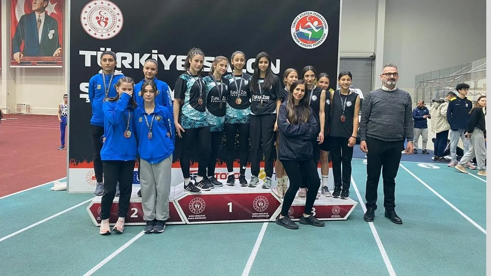 Balıkesirli atletler, Türkiye U16 Salon Şampiyonası'nı zirvede tamamladı