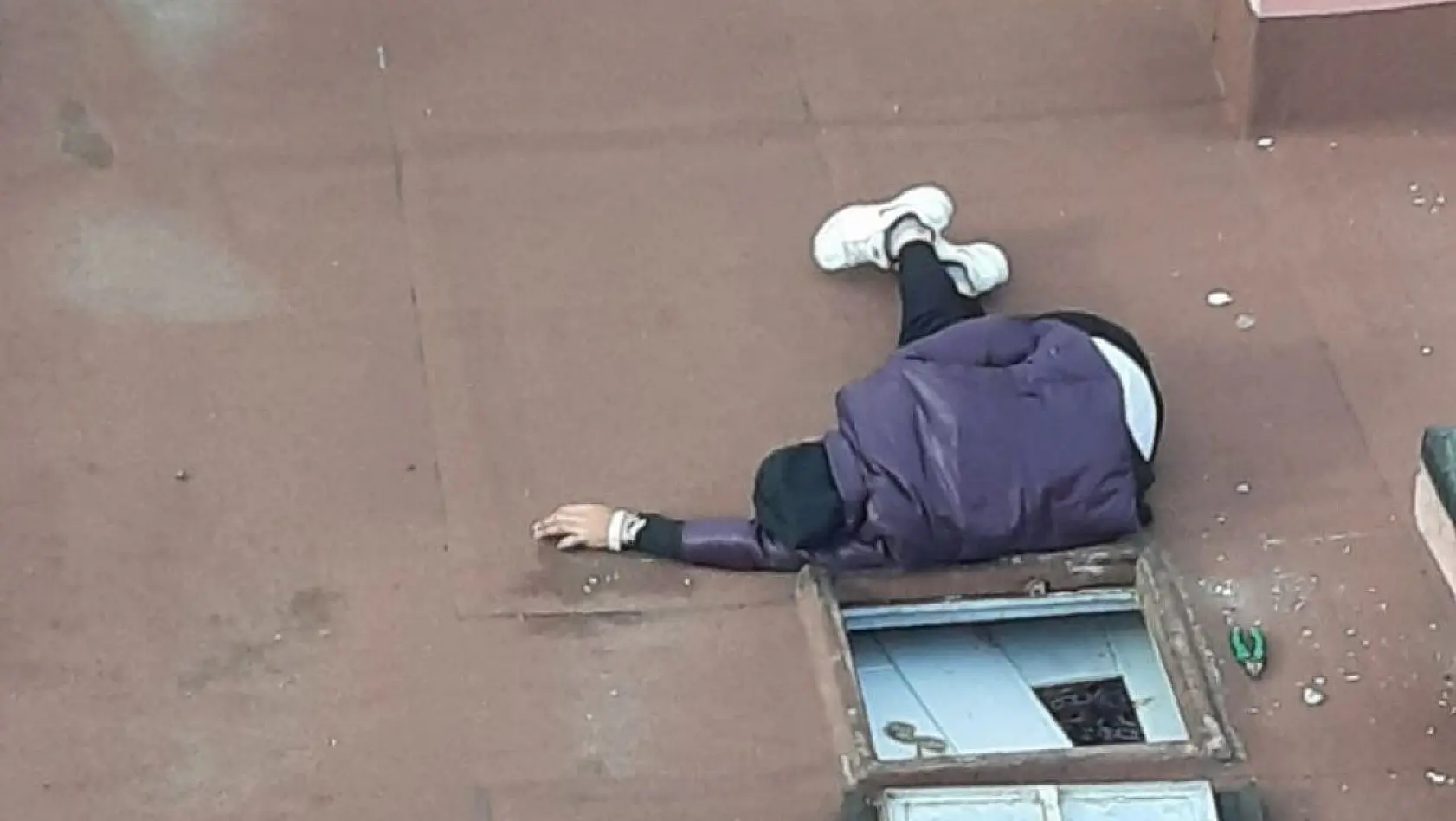 Bandırma'da hırsız çatıda uyuyakaldı