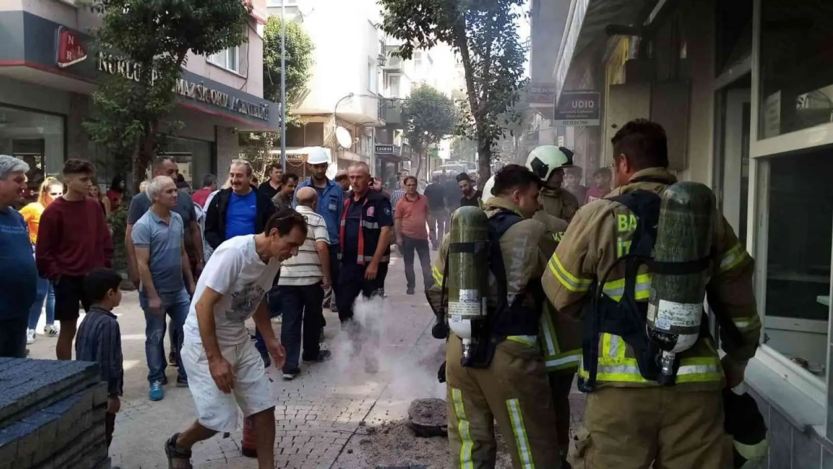 Bandırma'da iş yerinde çıkan yangın paniğe sebep oldu