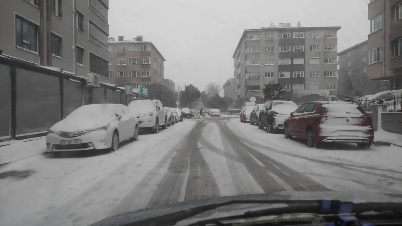 Bandırma'da kar yağışı etkili oldu