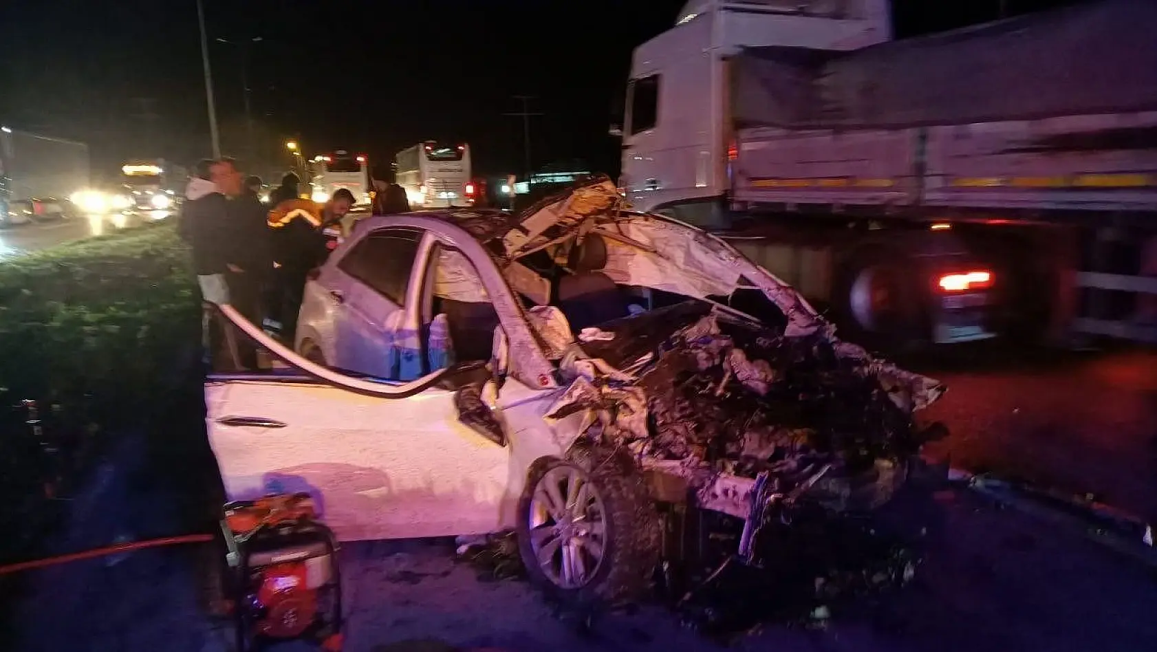 Bandırma'da trafik kazası: 1 ölü, 2 yaralı