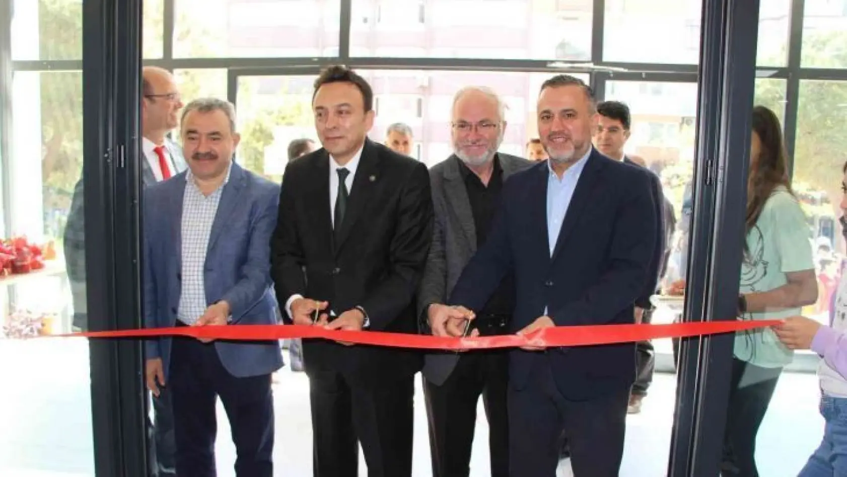 Bandırma'da TÜBİTAK 4006 Bilim Fuarı açıldı