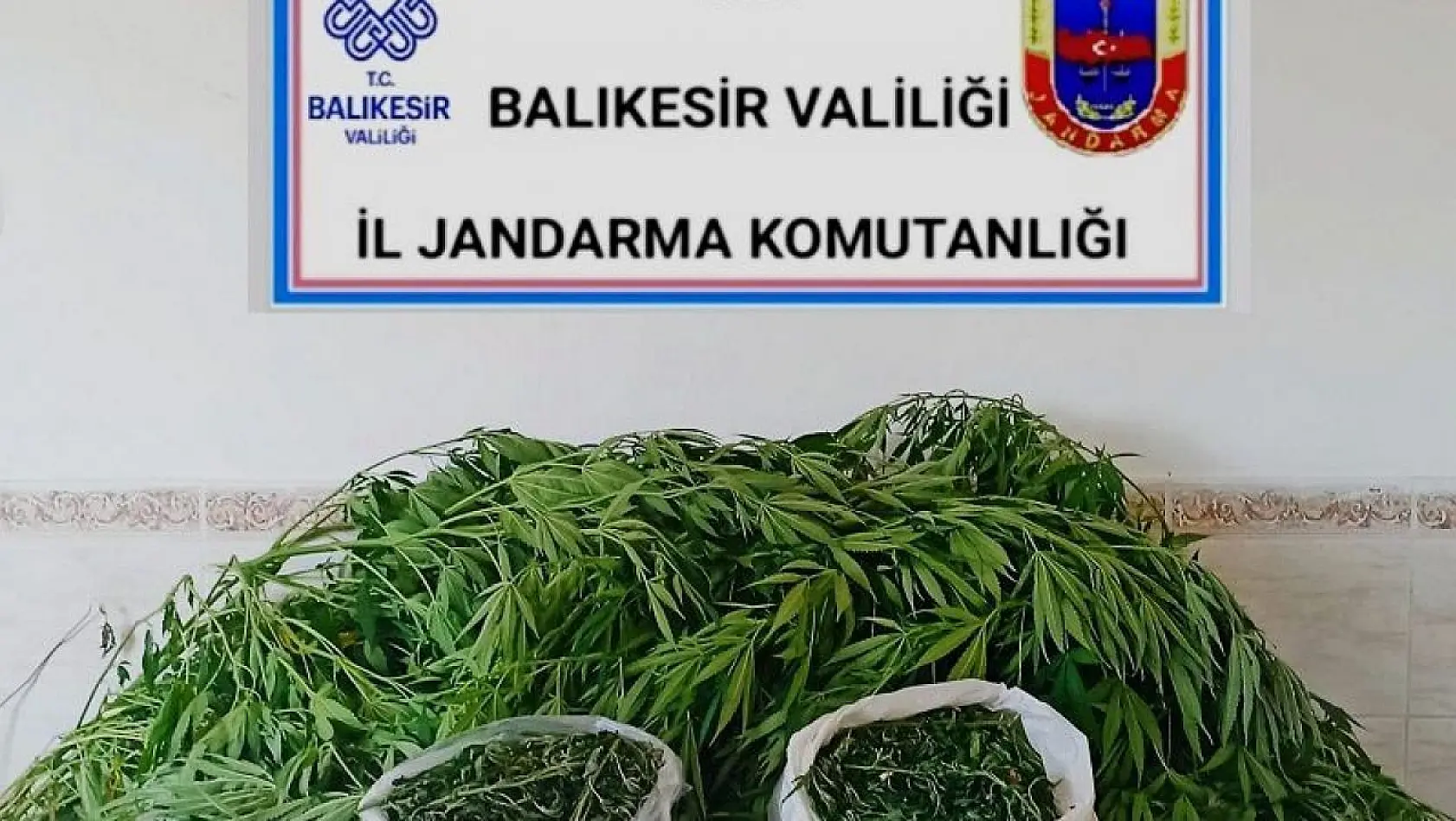 Bandırma'da uyuşturucu operasyonu: 1 kilogram uyuşturucu madde ele geçirildi