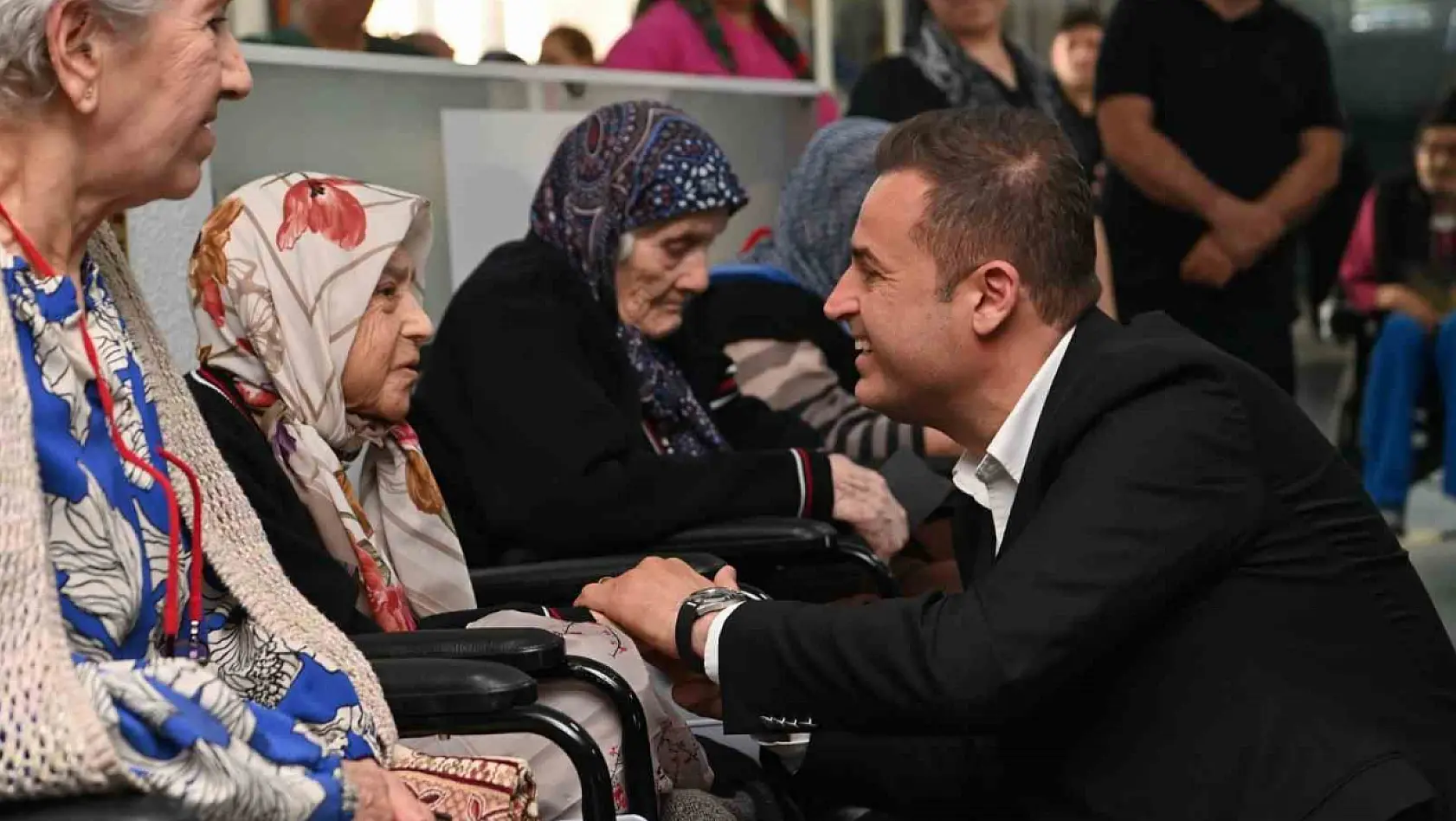 Başkan Ahmet Akın, bayram ziyaretlerini sürdürüyor