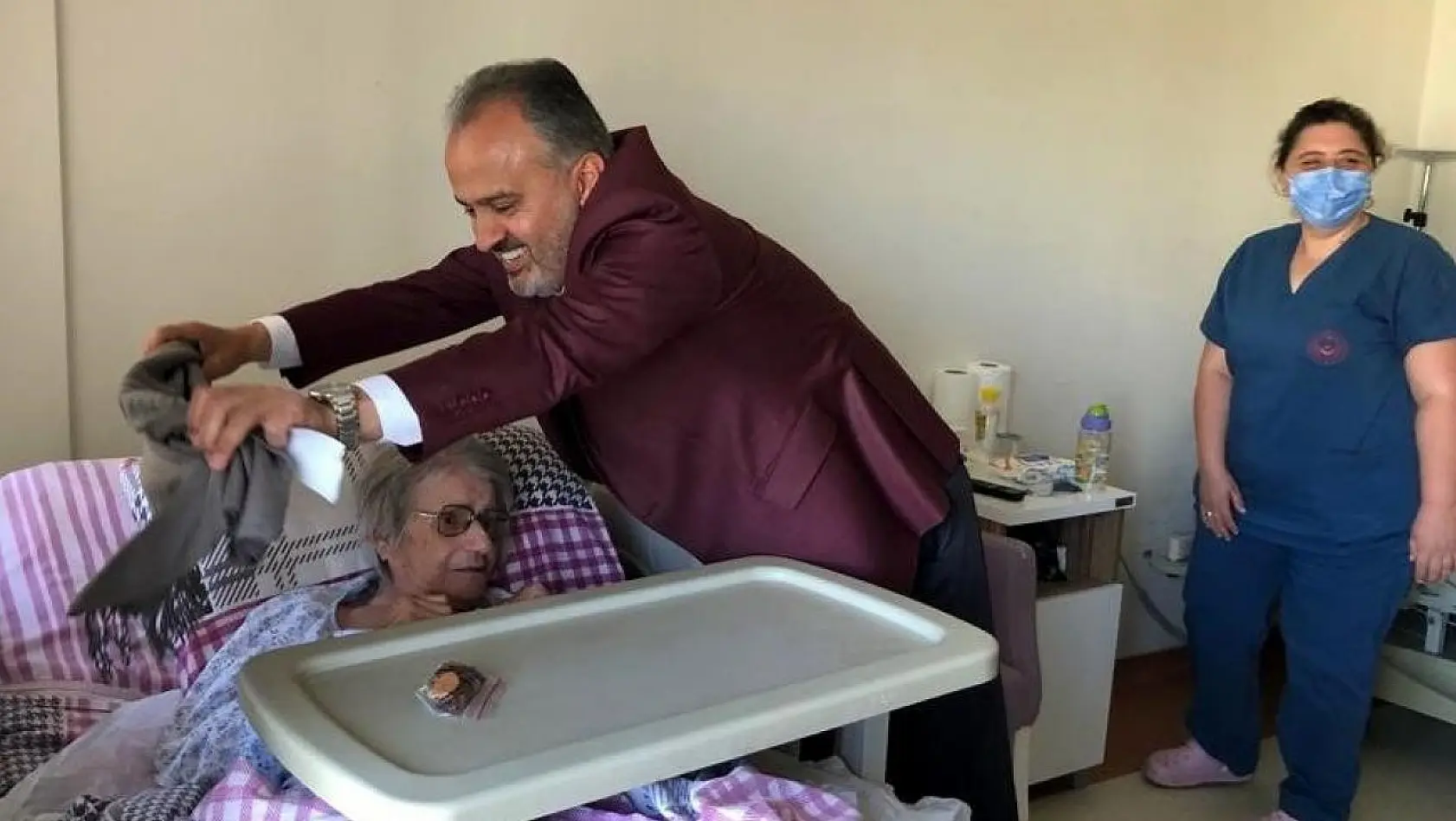 Başkan Aktaş'tan Sayide teyzeye sürpriz ziyaret