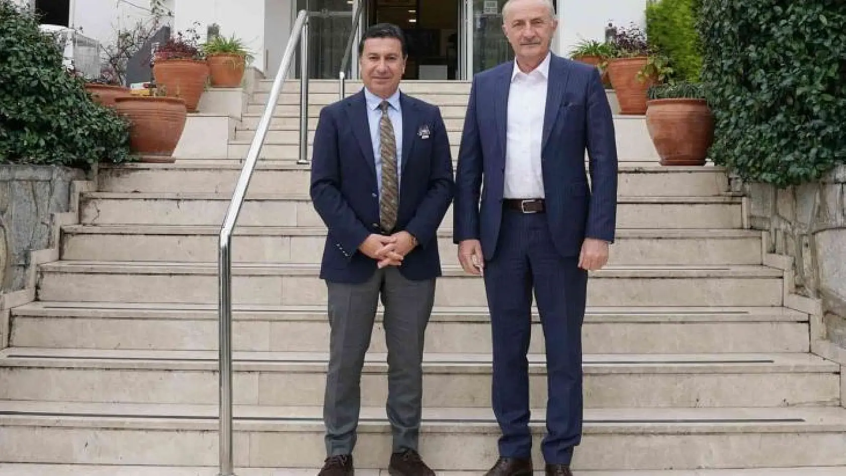 Başkan Atabay, Bodrum Belediye Başkanı Aras ile görüştü