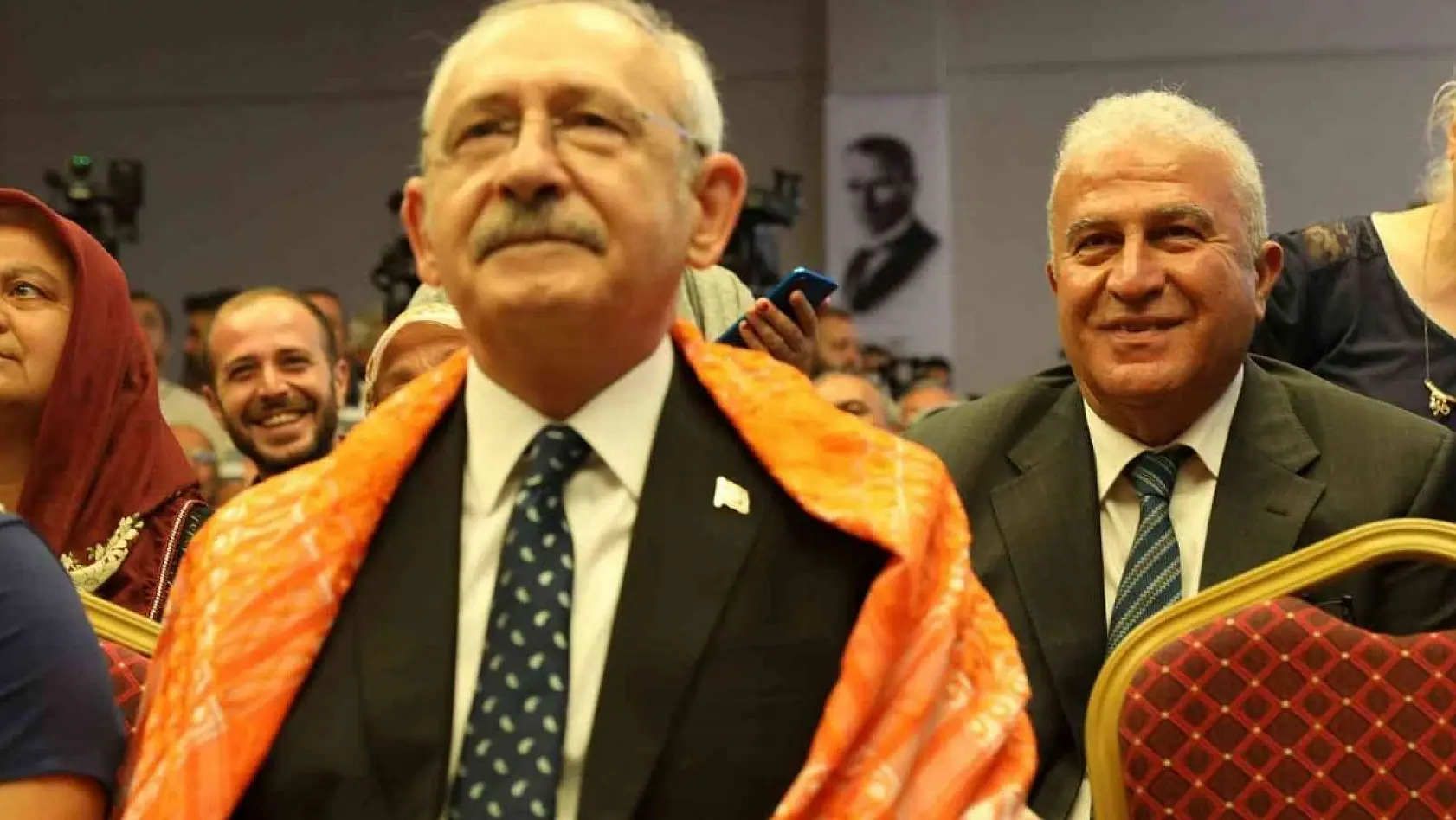 Başkan Atay, İzmir'de takdir topladı