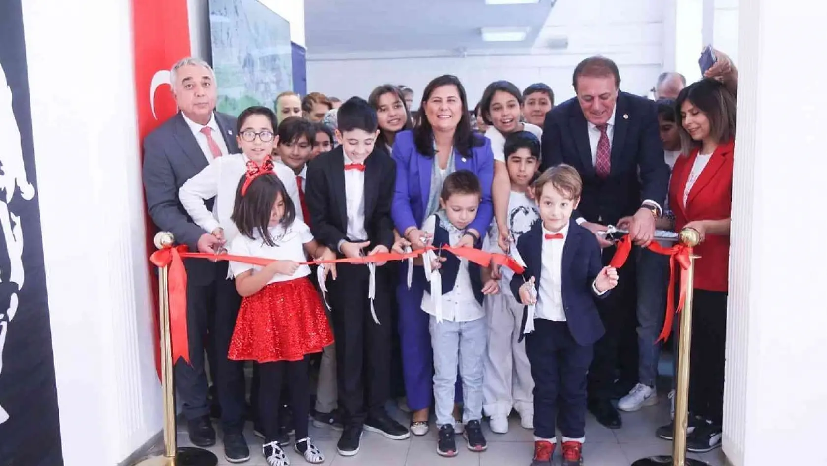 Başkan Çerçioğlu, 29 Ekim Sergisi'nin açılışını yaptı