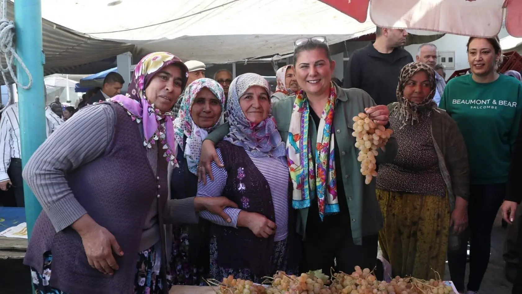 Başkan Çerçioğlu Koçarlı pazarında vatandaşlarla buluştu