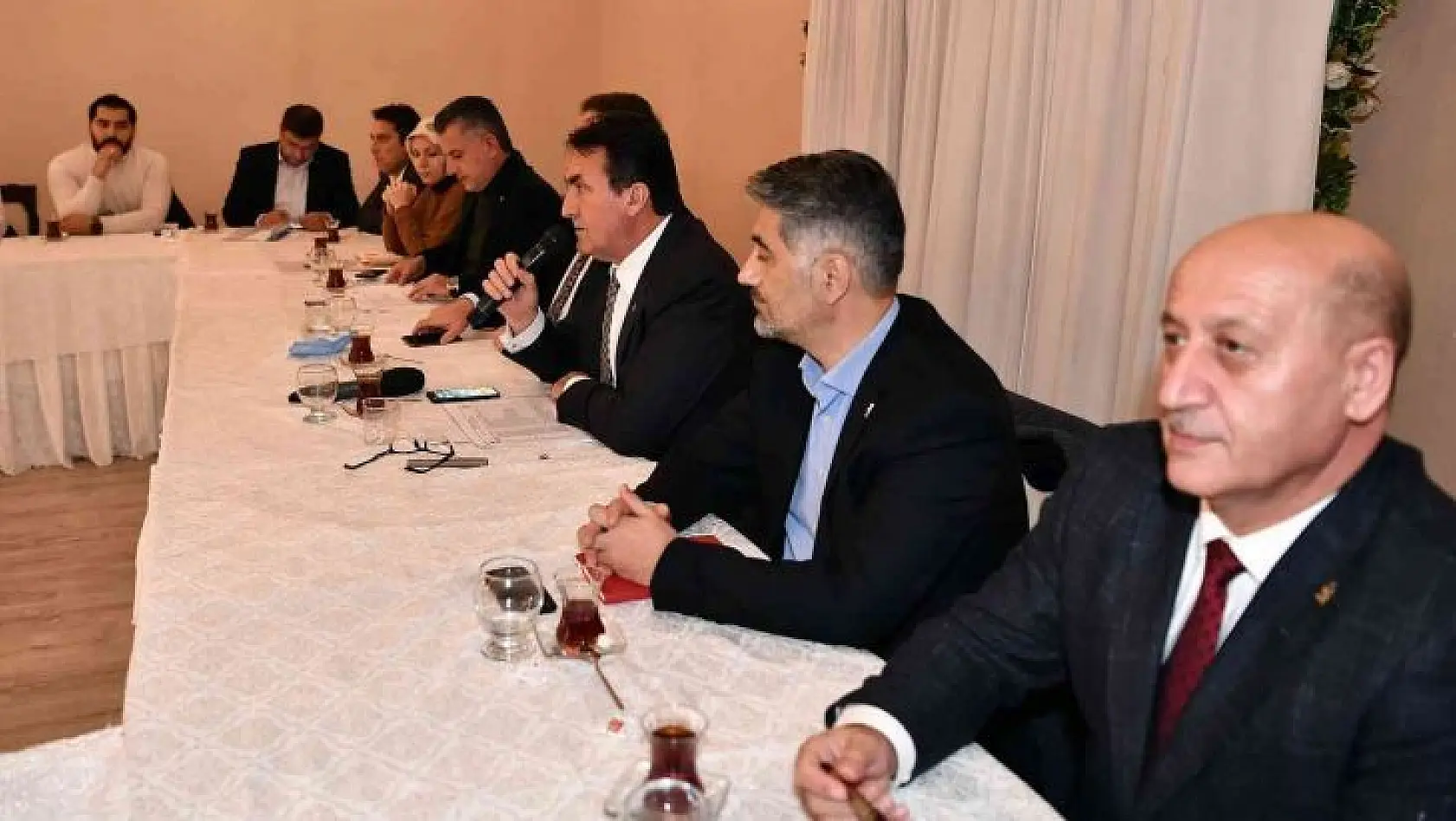Başkan Dündar, AK Parti teşkilatı ile buluştu
