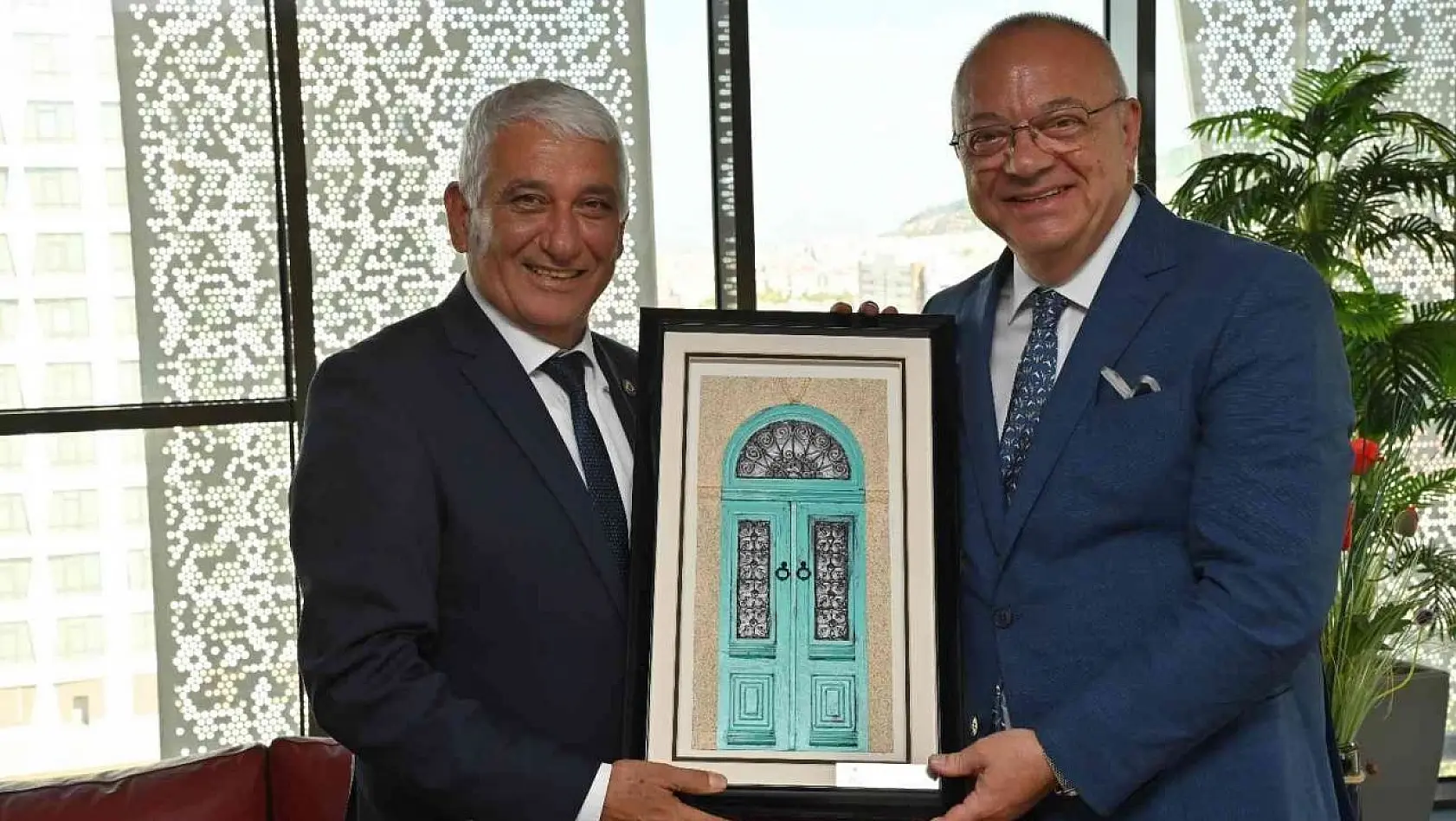 Başkan Ergün Güzelyurt Belediye Başkanı Özçınar'ı konuk etti