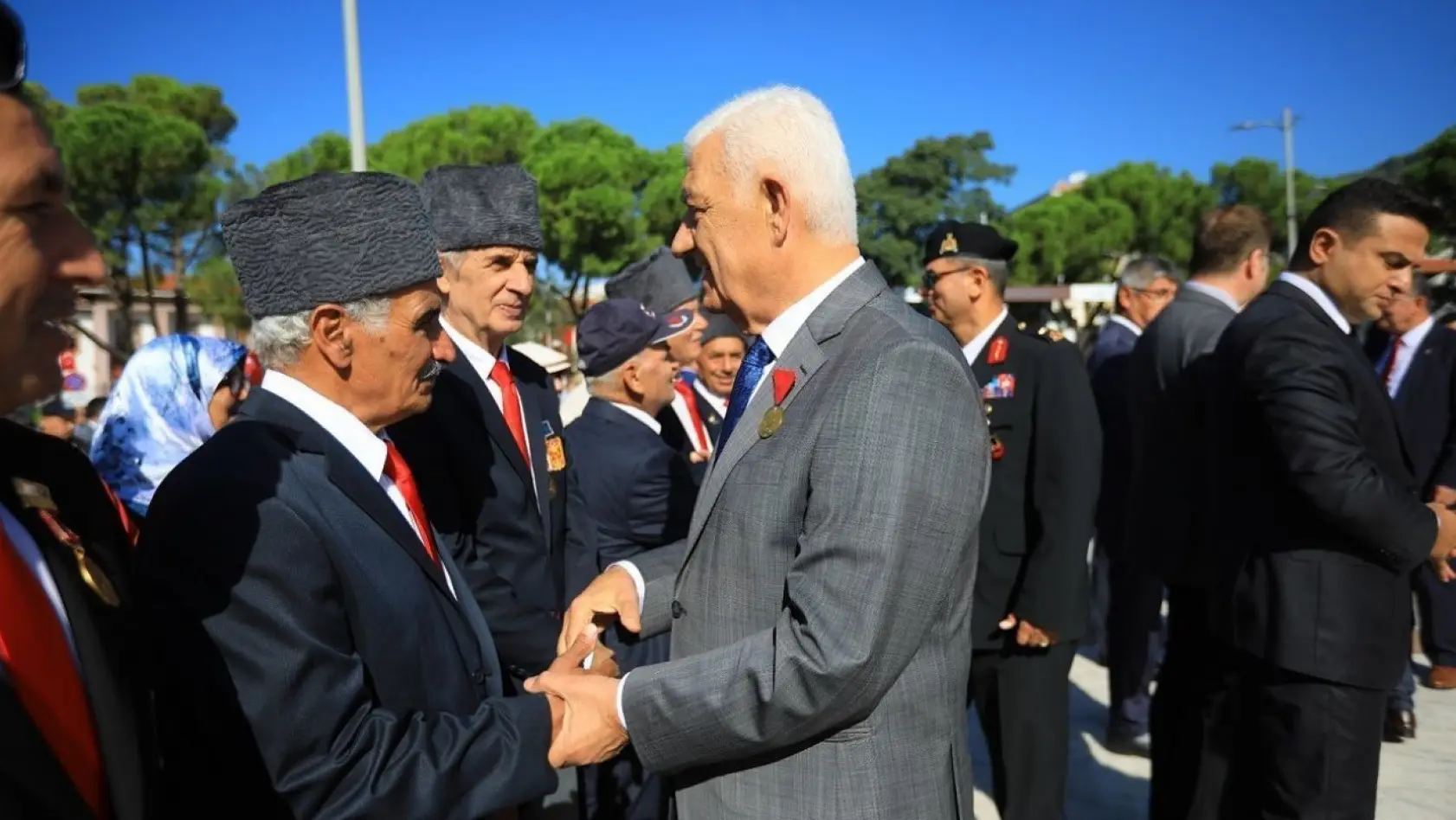 Başkan Gürün, törene dedesinin İstiklal Madalyası ile katıldı