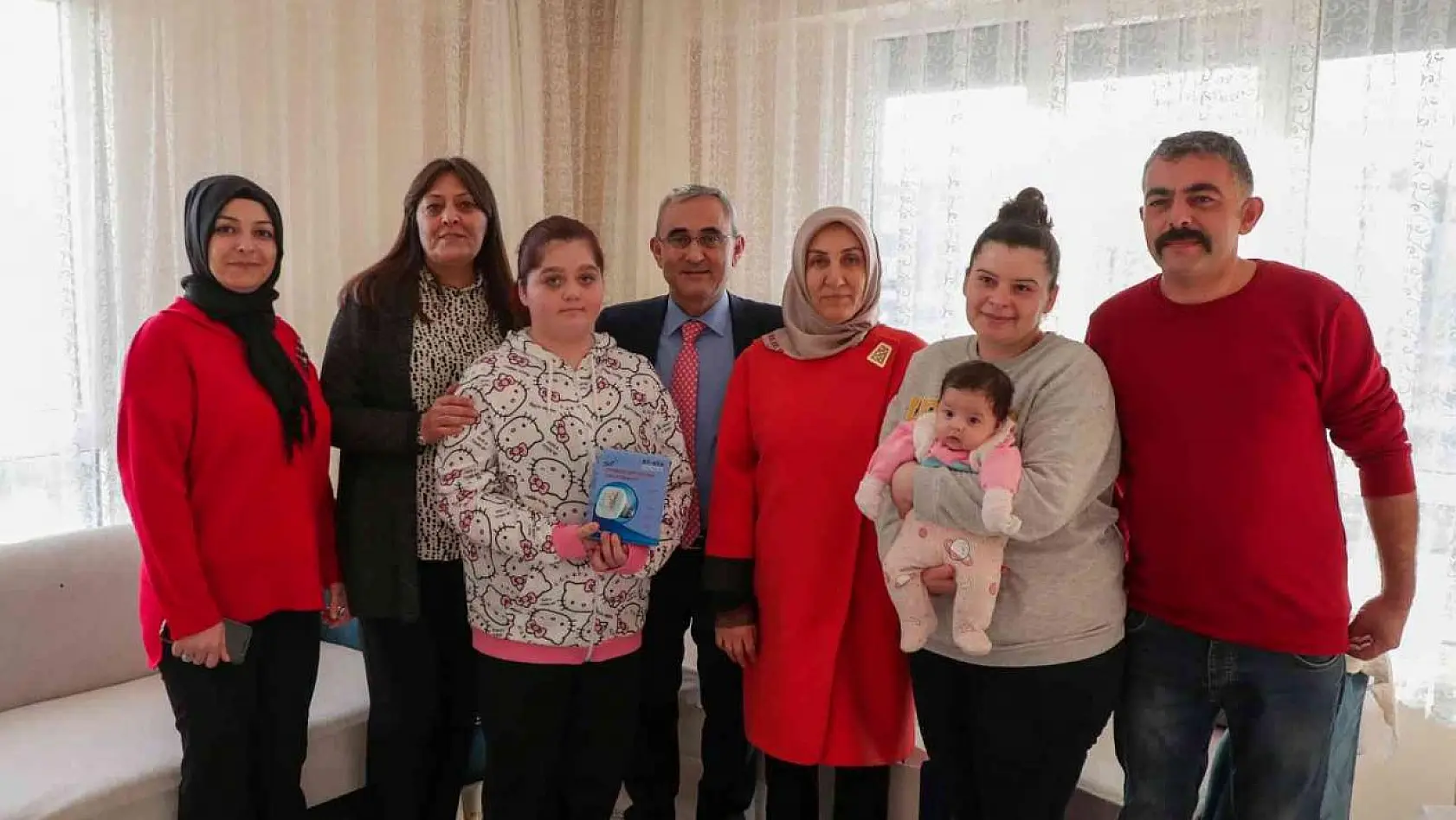 Başkan Işık'tan hipertansiyon hastası Gülbahar'a 'Geçmiş olsun' ziyareti