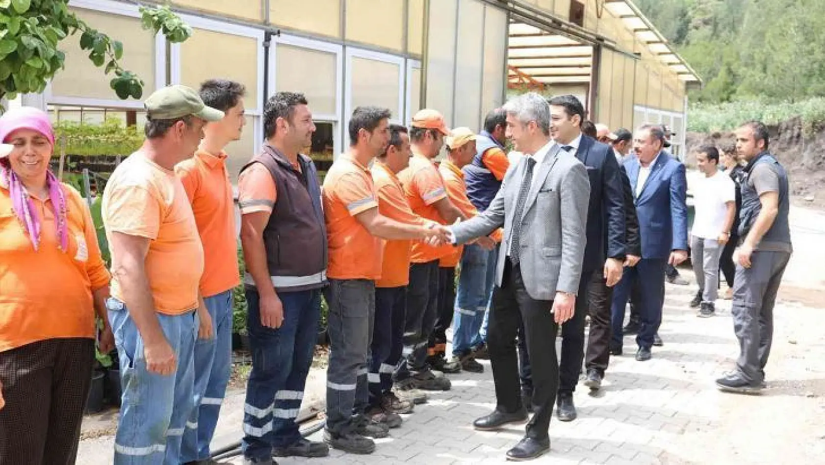 Başkan Oktay, belediye personeliyle bayramlaştı