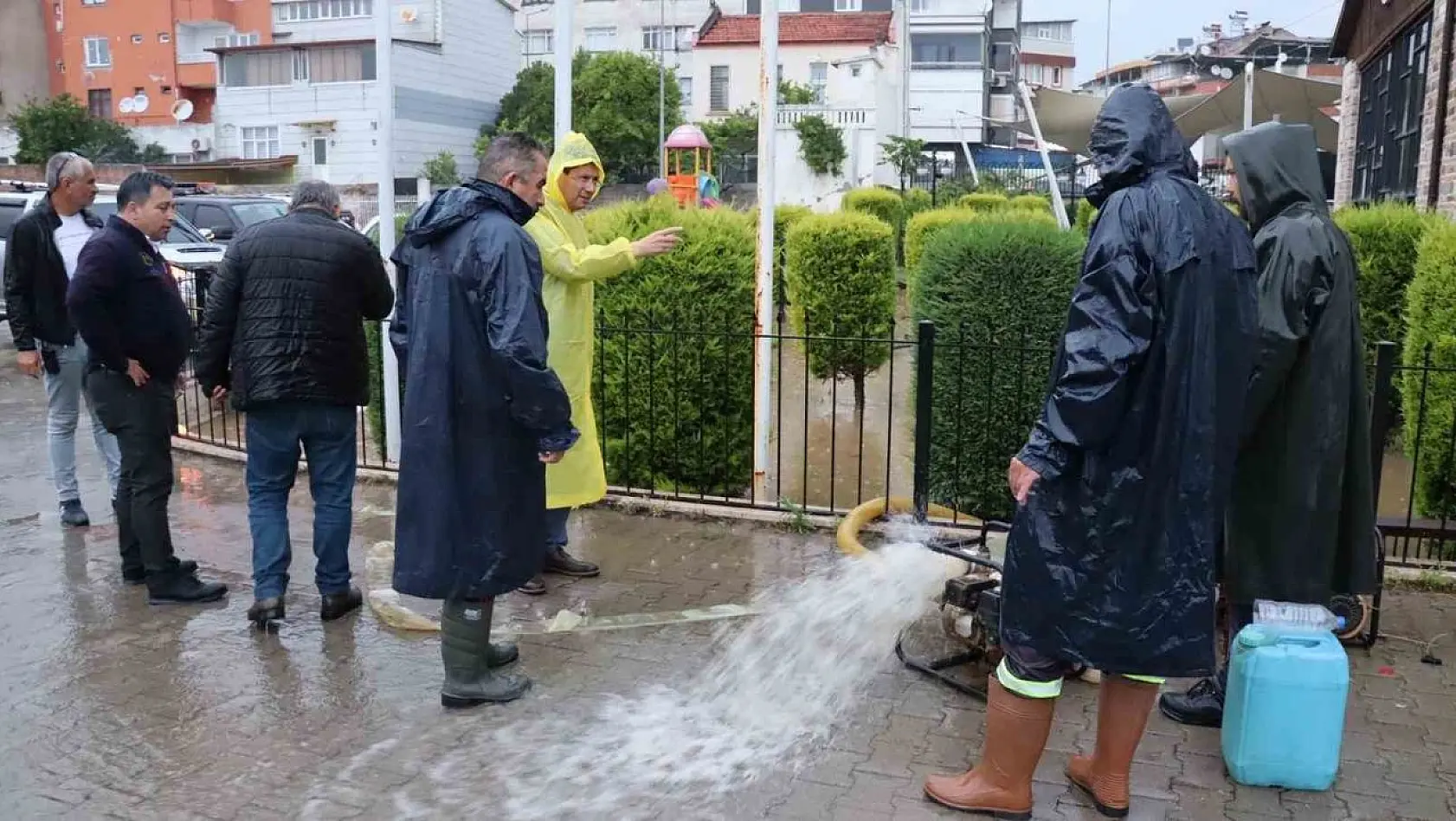 Başkan Özcan, sel felaketi sonrası seferberlik ilan etti