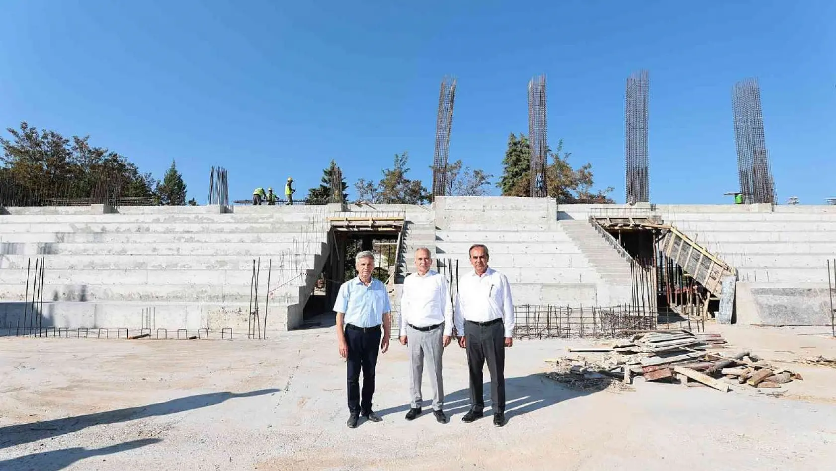Başkan Zolan, Acıpayam Spor Salonu inşaatını inceledi