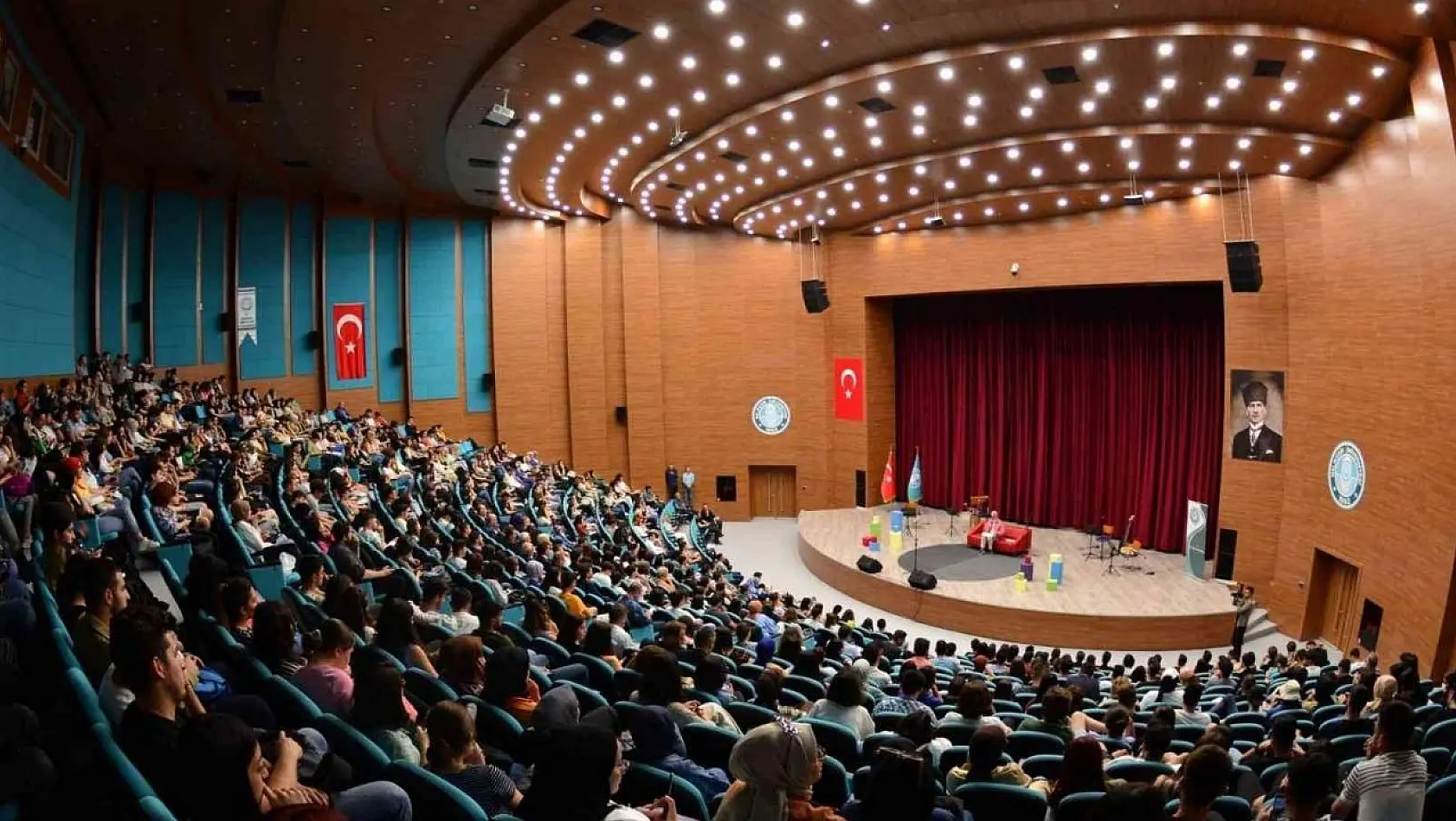 BAÜN'de Kongre ve Kültür Merkezine 'Atatürk' adı eklendi