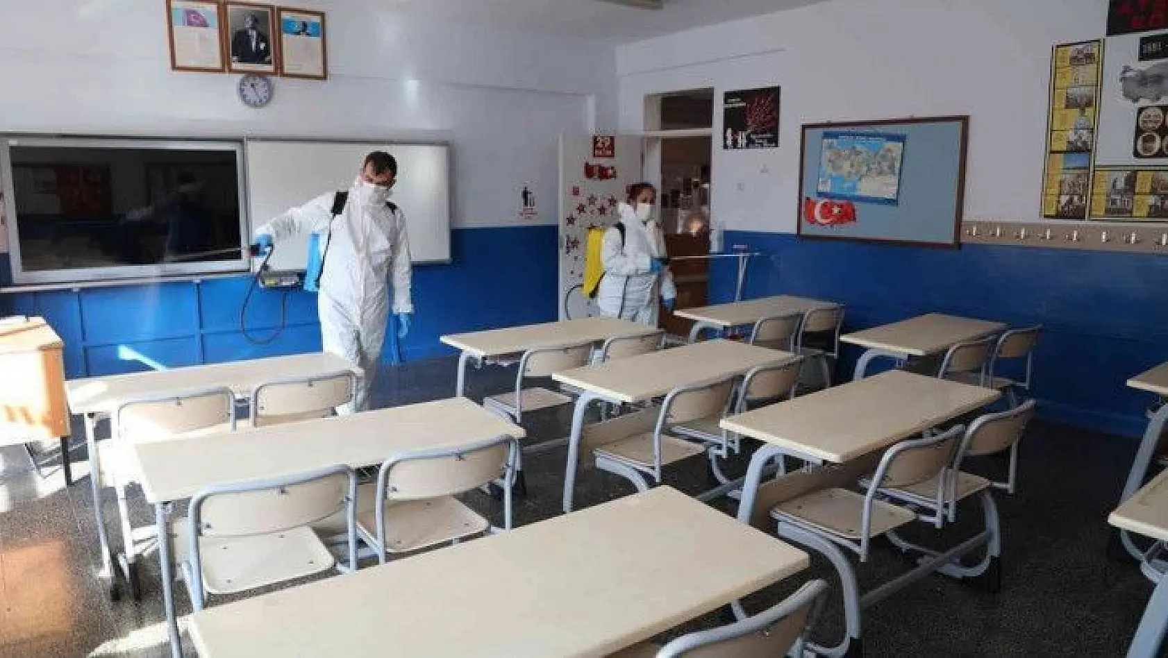 Bayraklı'nın okulları dezenfekte ediliyor