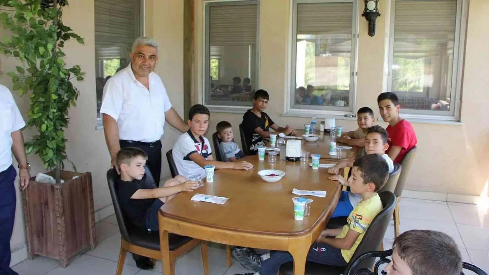 Belediye Başkanı Çalışkan, Yaz Kur'an Kursu öğrencileriyle yemekte buluştu