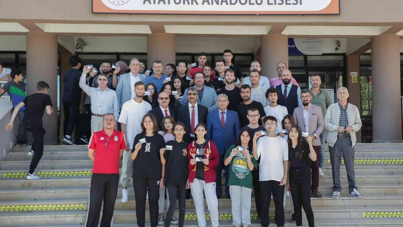Belediye Kütahyaspor'dan gençlere jest