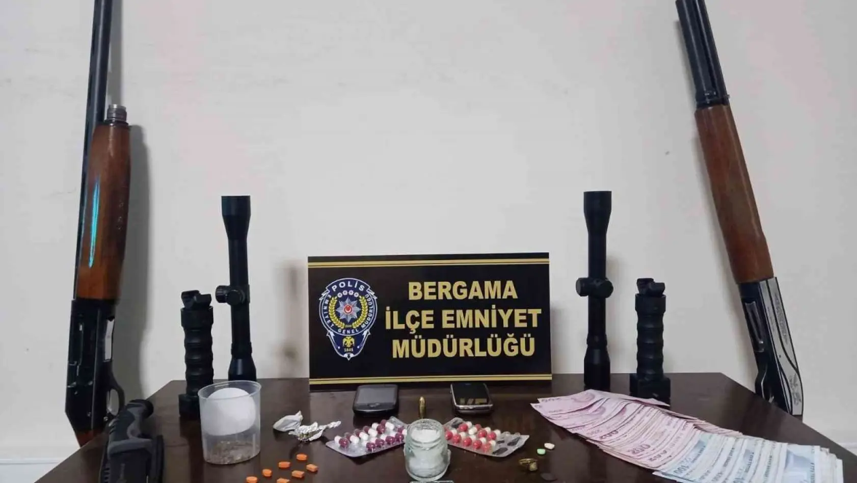 Bergama'da uyuşturucu operasyonu: 2 tutuklama