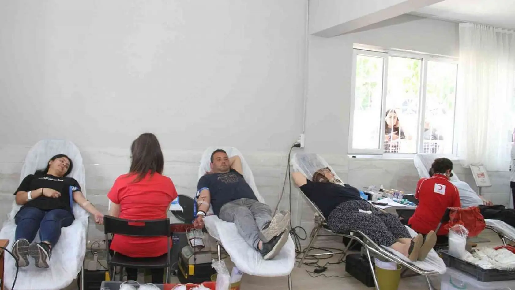 Bilim Fuarı Şenliği'nde vatandaşlardan kan bağışına yoğun ilgi