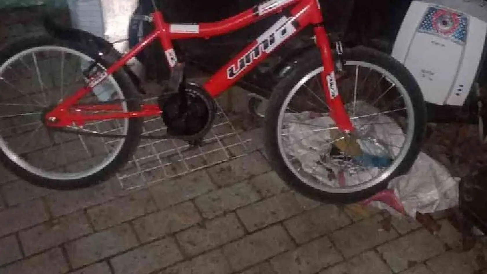 Bisiklet hırsızı bekçiler tarafından yakalandı