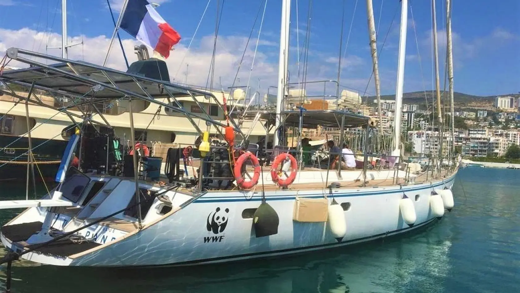Blue Panda teknesi İtalya'dan sonra Kuşadası'nda