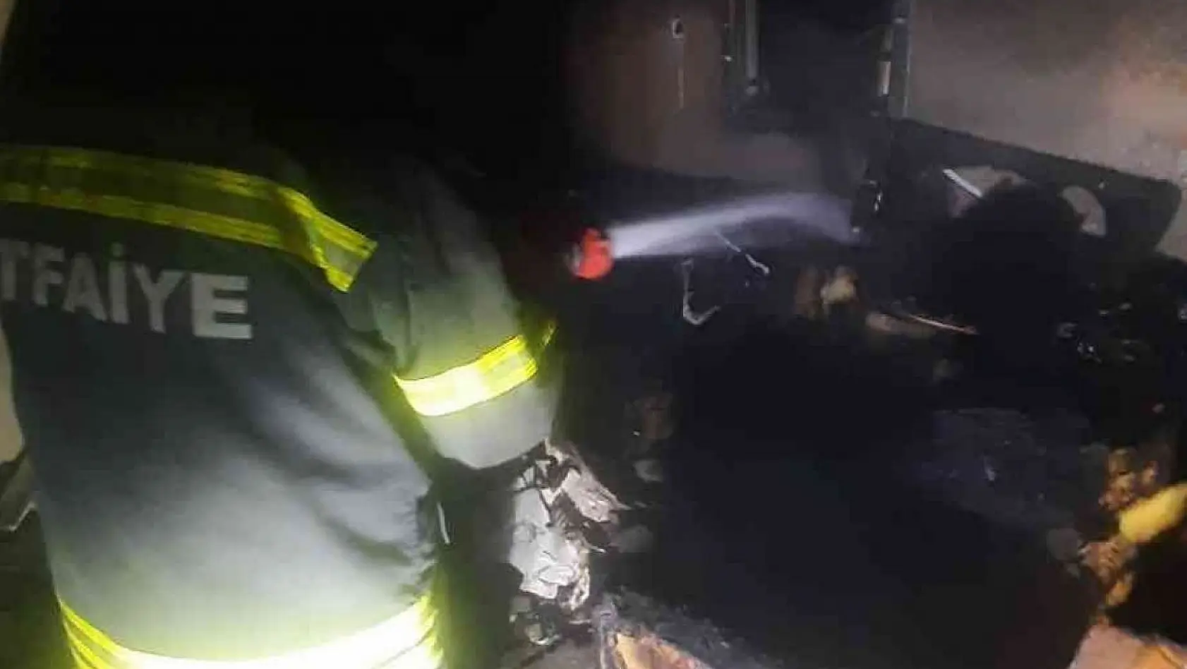 Bodrum'daki yangında 2 kişi yaralandı