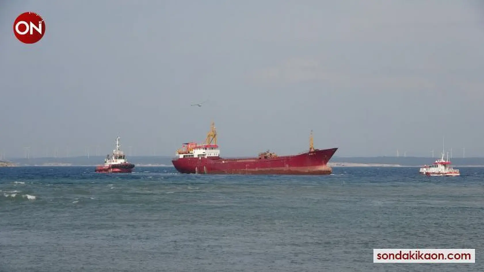 Bozcaada'da karaya oturan gemi kurtarıldı