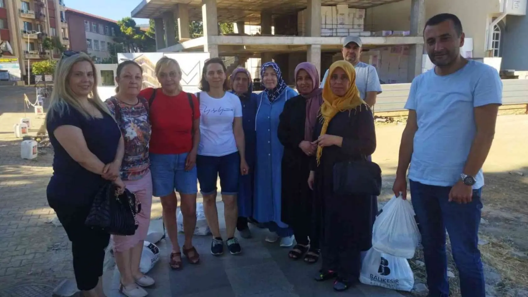 Burhaniye' de çölyaklılara Büyükşehir'den gıda desteği