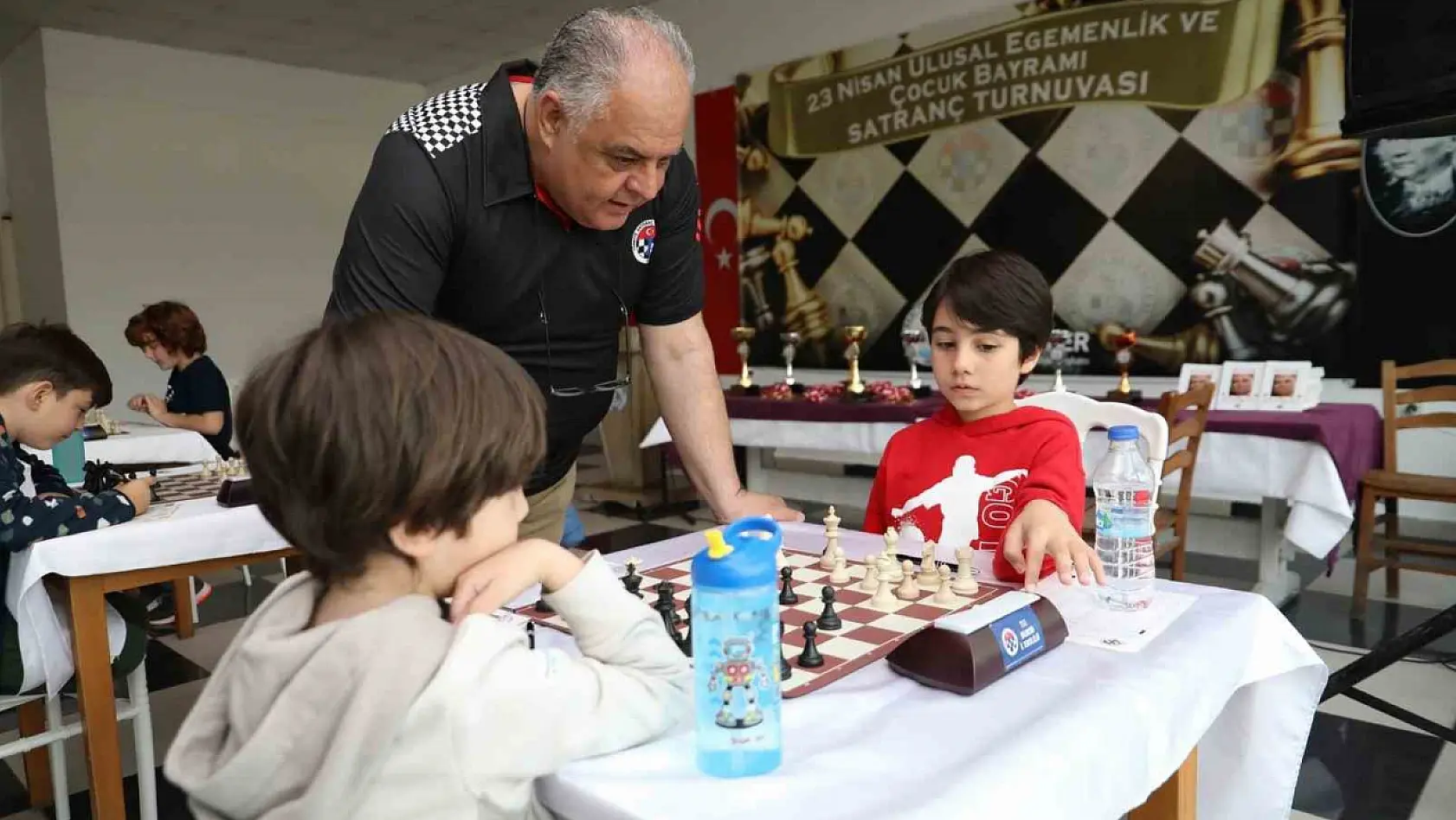 Burhaniye Belediyesi 23 Nisan Ulusal Egemenlik ve Çocuk Bayramı Satranç Turnuvası yapıldı