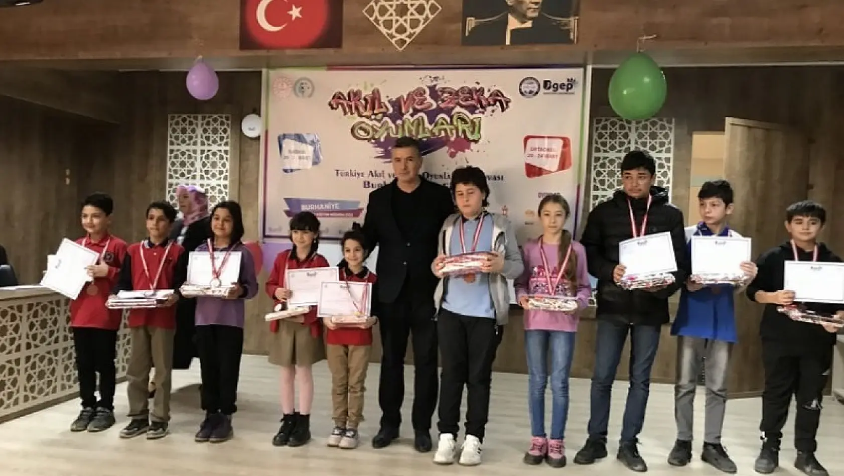 Burhaniye'de Akıl ve Zeka Oyunları Yarışması ödül töreni