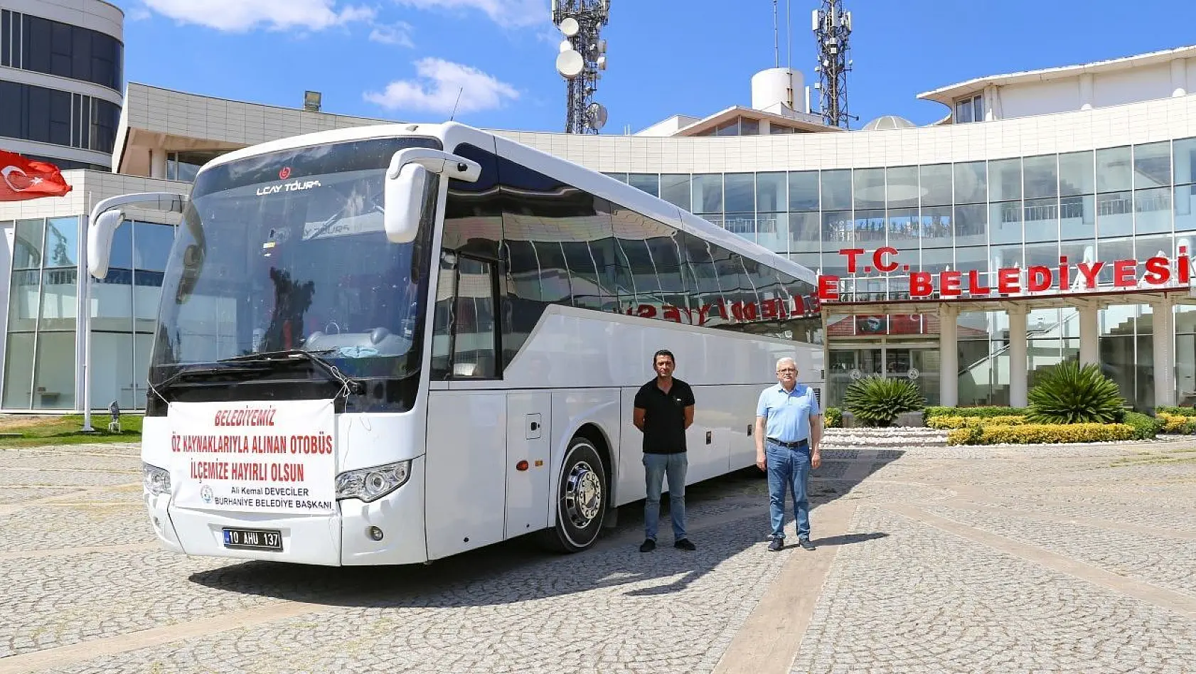 Burhaniye'de araç filosuna bir otobüs eklendi