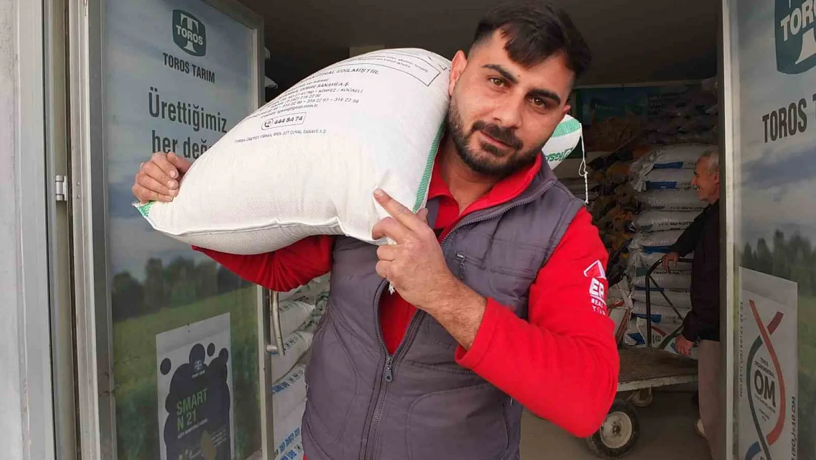 Burhaniye'de devlet desteği gübre satışlarını artırdı