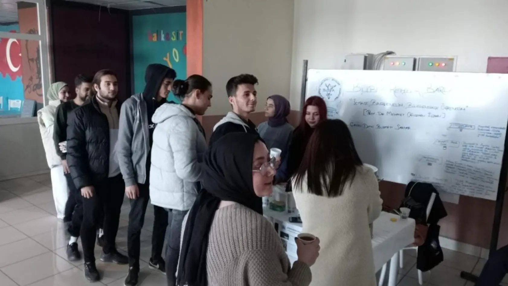 Burhaniye'de üniversitelilerin projeleri devam ediyor