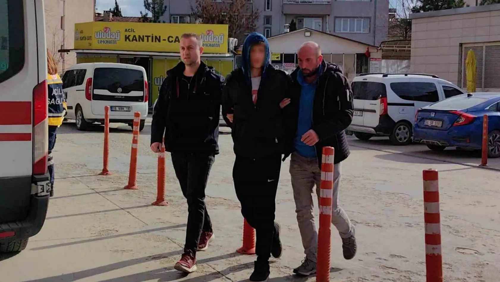 Bursa'da 2 kişiyi bıçaklayan şüpheli yakalandı