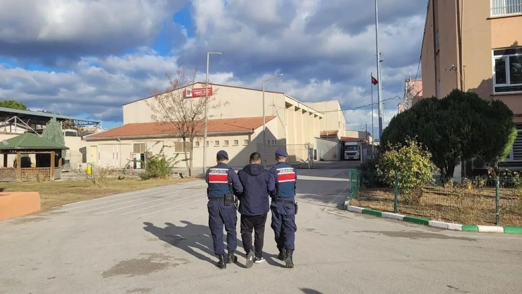 Bursa'da 29 ayrı suçtan aranan şahıs, jandarma ekipleri tarafından yakalandı