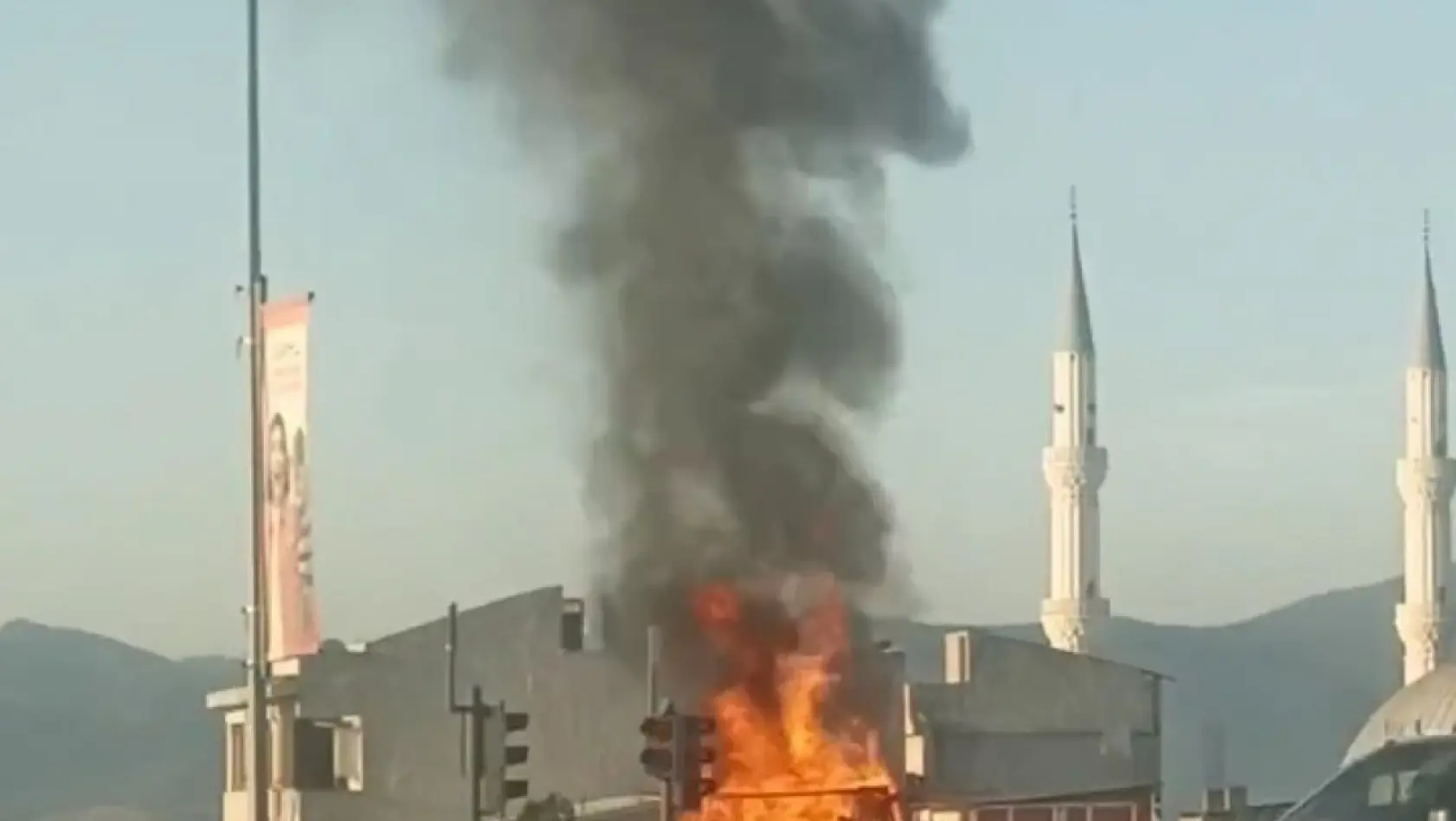 Bursa'da evin çatısında çıkan yangın korkuttu