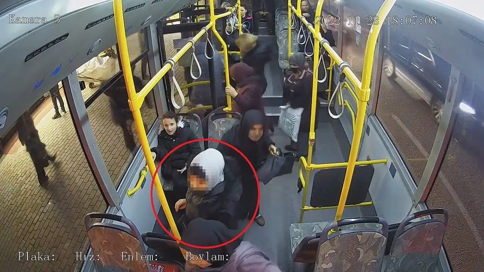 Bursa'da halk otobüsündeki hırsızlık anı kameralarda