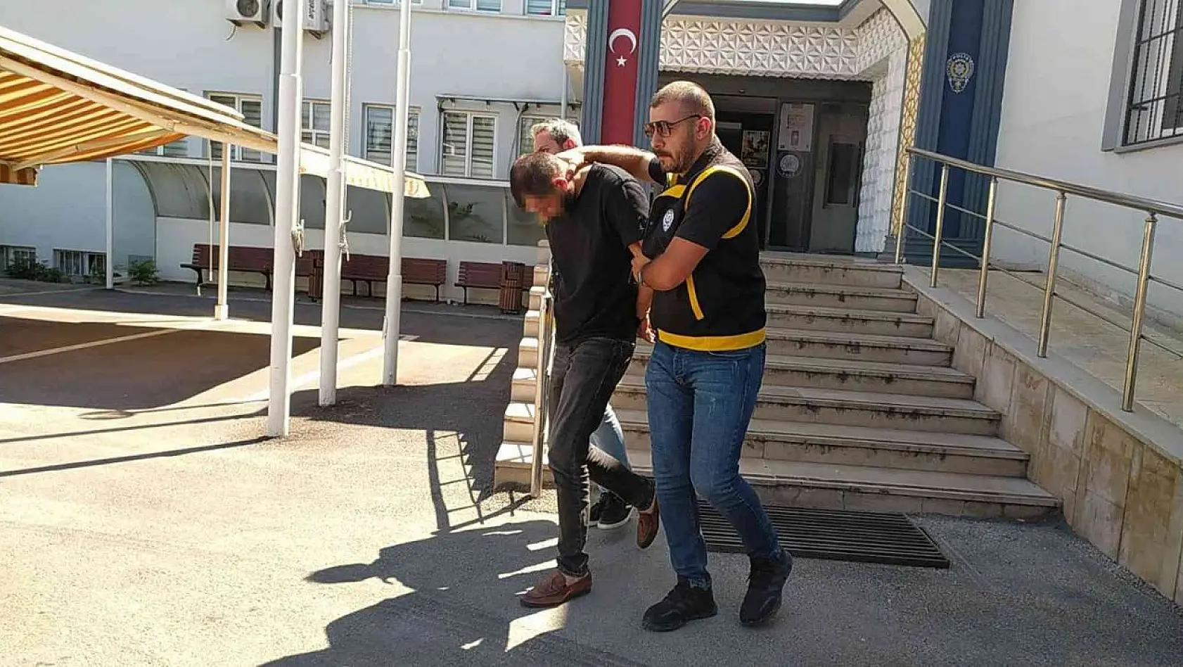 Bursa'da husumetlisini başından vuran zanlı adliyeye sevk edildi