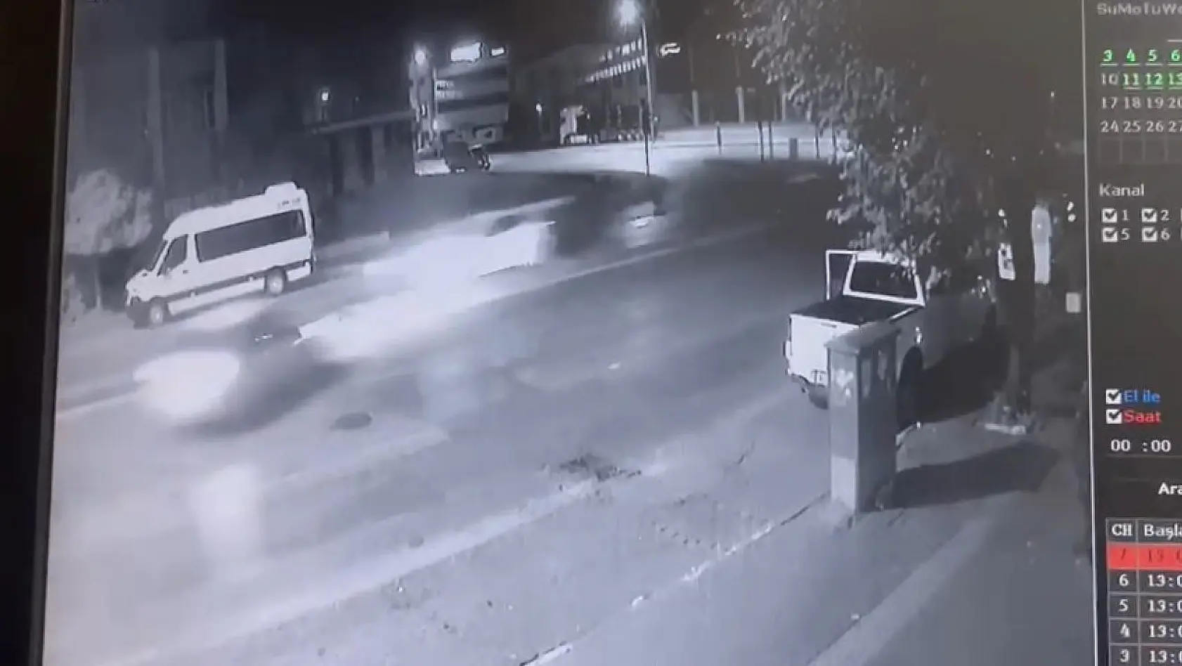 Bursa'da iki aracın kafa kafaya çarpıştığı anlar kamerada