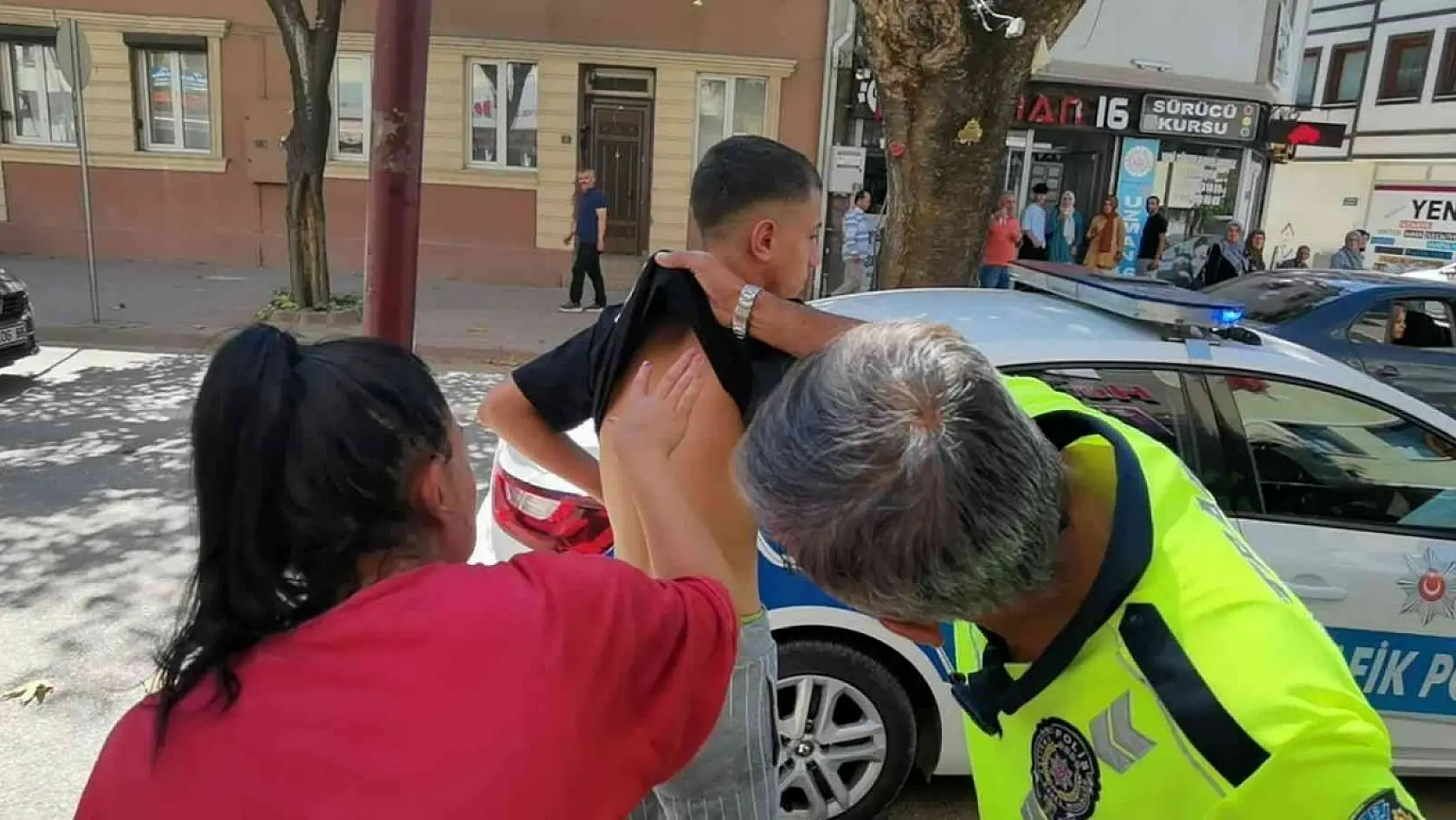 Bursa'da kadın sürücü engelli genci darp edip kaçtı