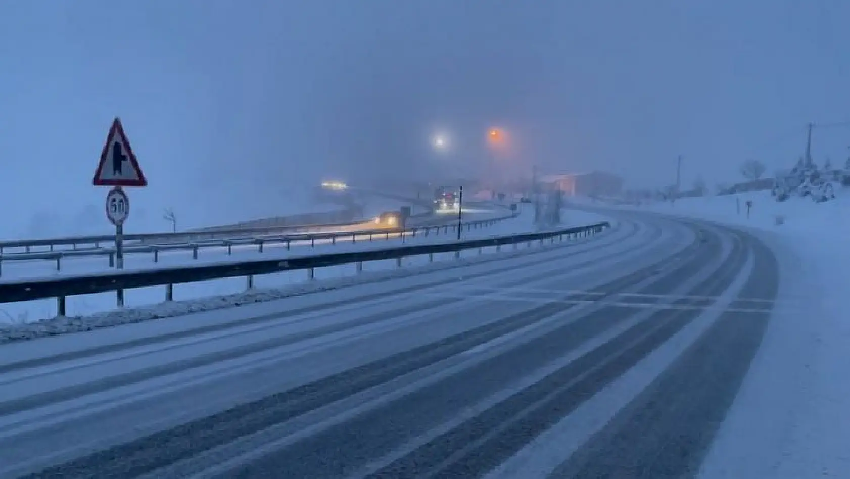 Bursa'da karla mücadele aralıksız sürüyor