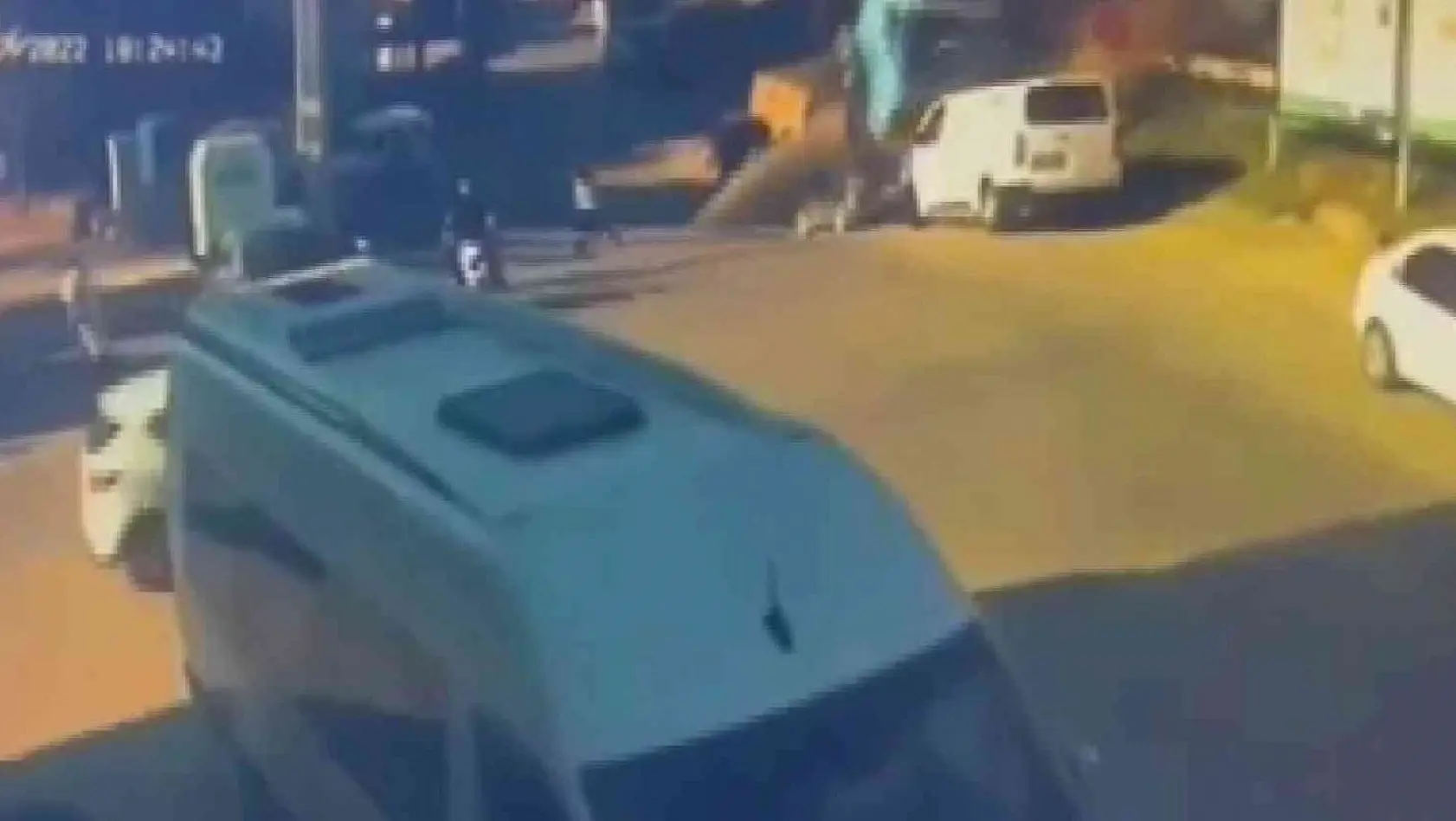 Bursa'da köprüden uçan tır iki otomobili ezdi: 1 ölü, 1 yaralı