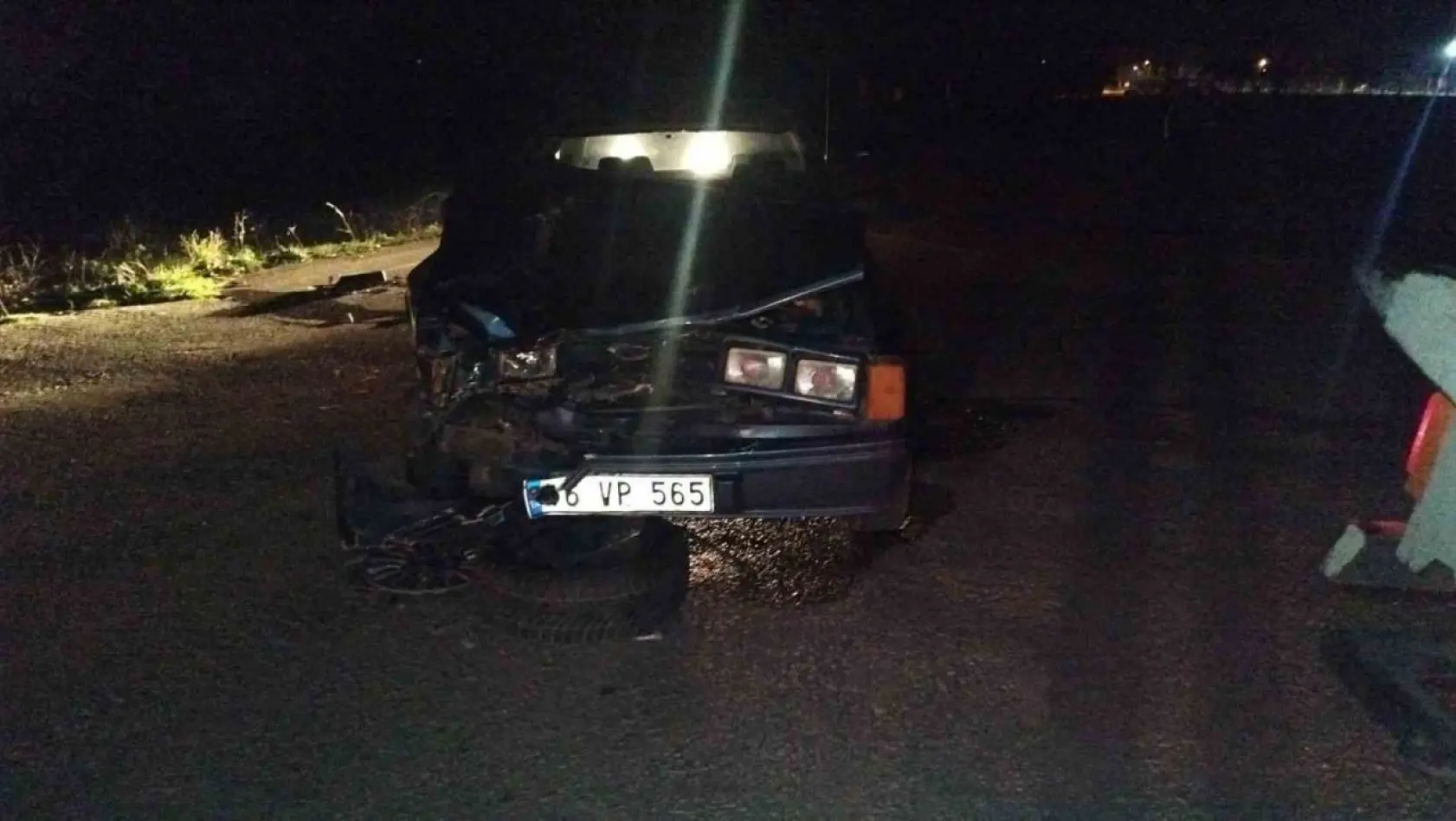 Bursa'da lastik tamiri için kenara çekilen araca, otomobil çarptı: 1 yaralı