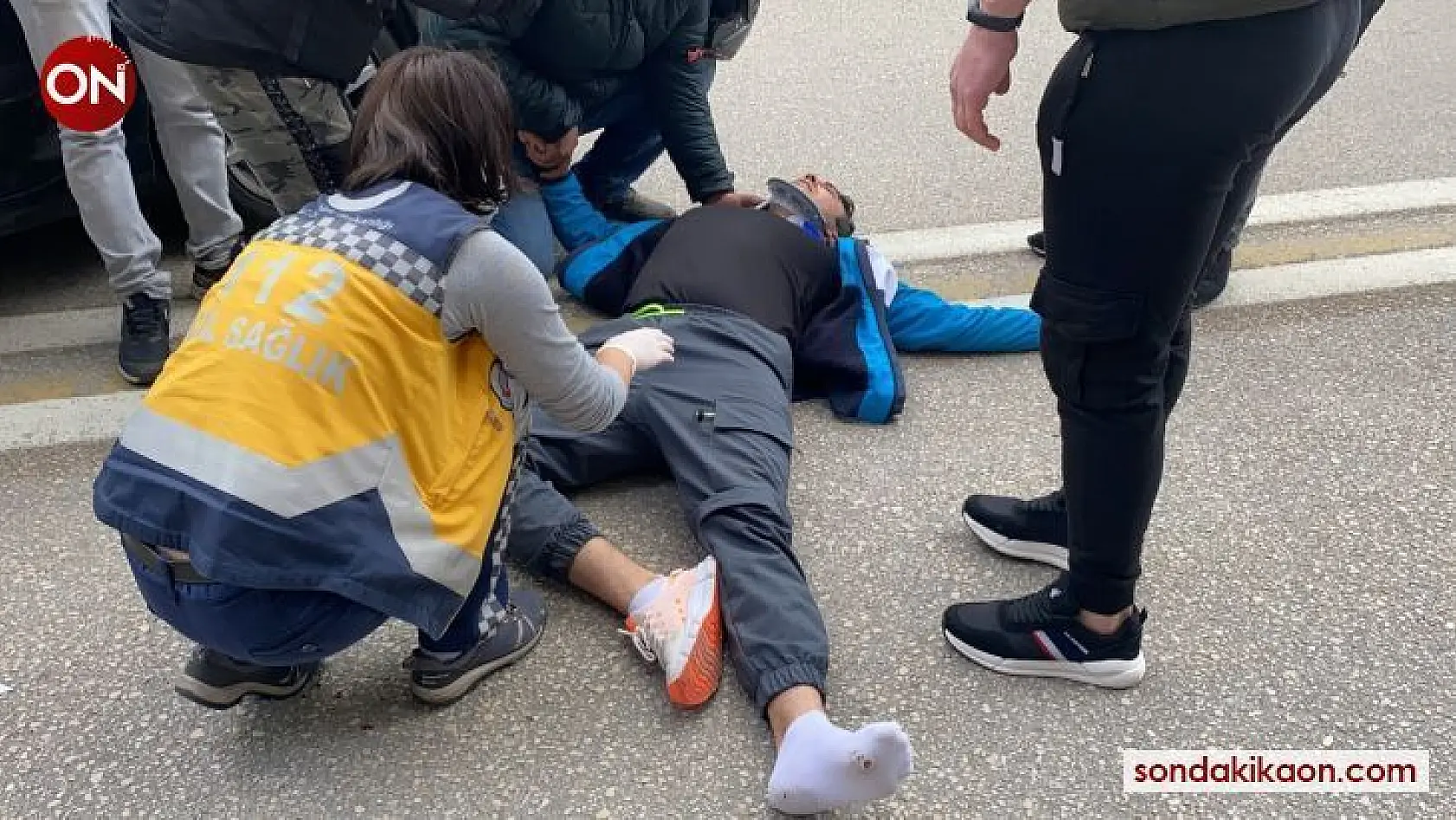Bursa'da otomobile ile çarpışan kurye ağır yaralandı