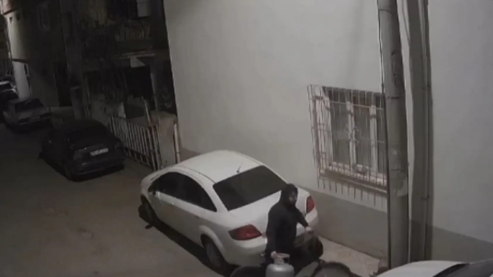 Bursa'da pişkin hırsız güvenlik kameralardan kaçamadı